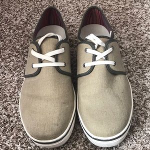 Men’s size 12 vionic shoes- worn once!